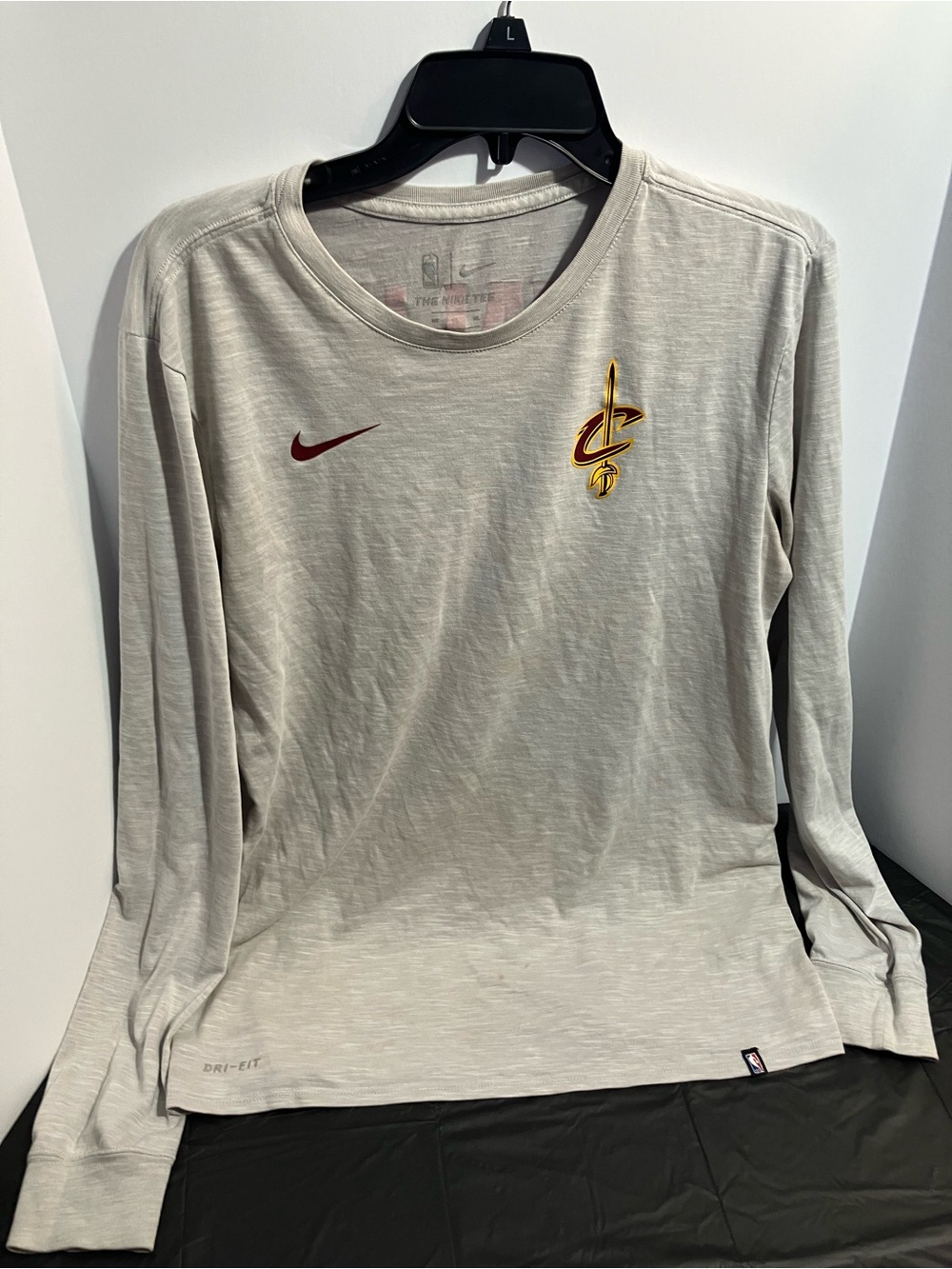 Cleveland Cavaliers Mens Long-Sleeve Dri-FIT Tee - Light Gray